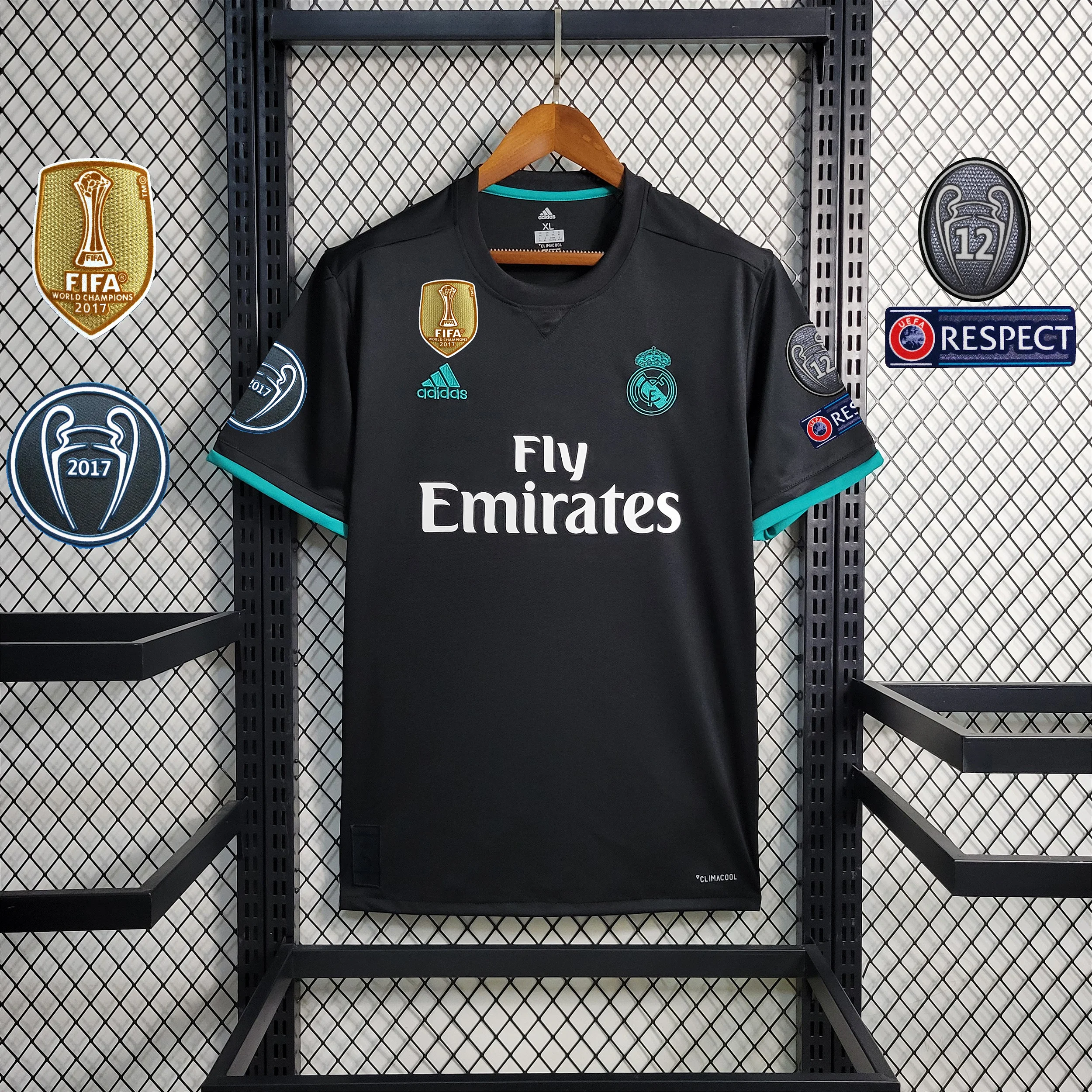 Camisa Retro Real Madrid Away 2017/18 Preto