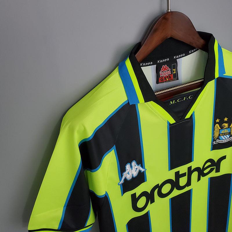 Camisa Manchester City Retrô 1998/1999 Amarela e Preta - Kappa - Loja da Seven Oficial