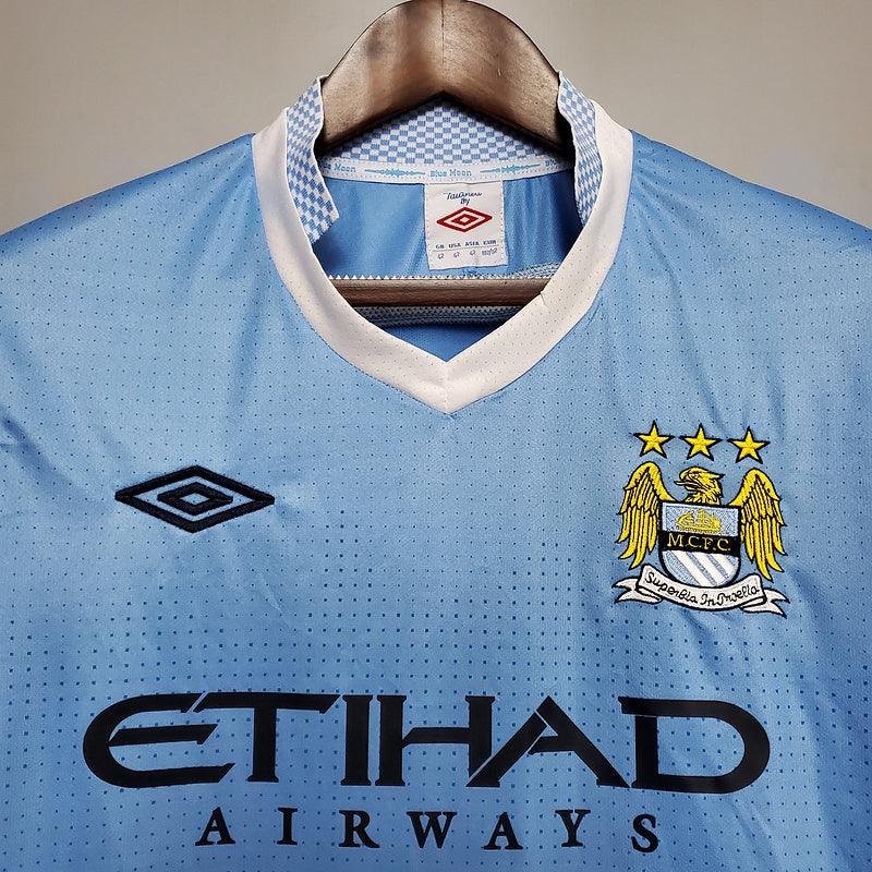 Camisa Manchester City Retrô 2011/2012 Azul - Umbro - Loja da Seven Oficial