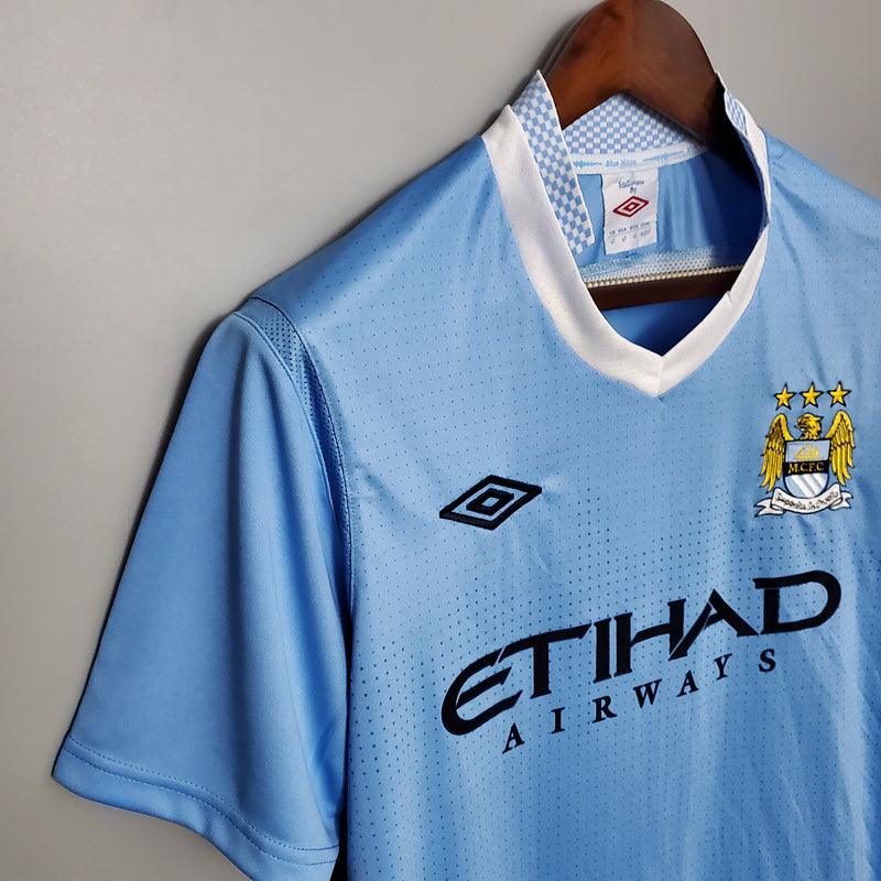 Camisa Manchester City Retrô 2011/2012 Azul - Umbro - Loja da Seven Oficial