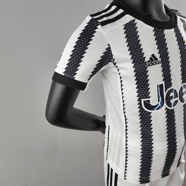 Kit Infantil Juventus 22/23 Adidas - Branco e Preto - Loja da Seven Oficial