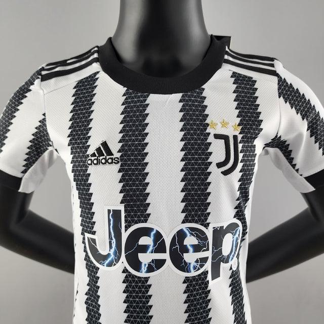 Kit Infantil Juventus 22/23 Adidas - Branco e Preto - Loja da Seven Oficial