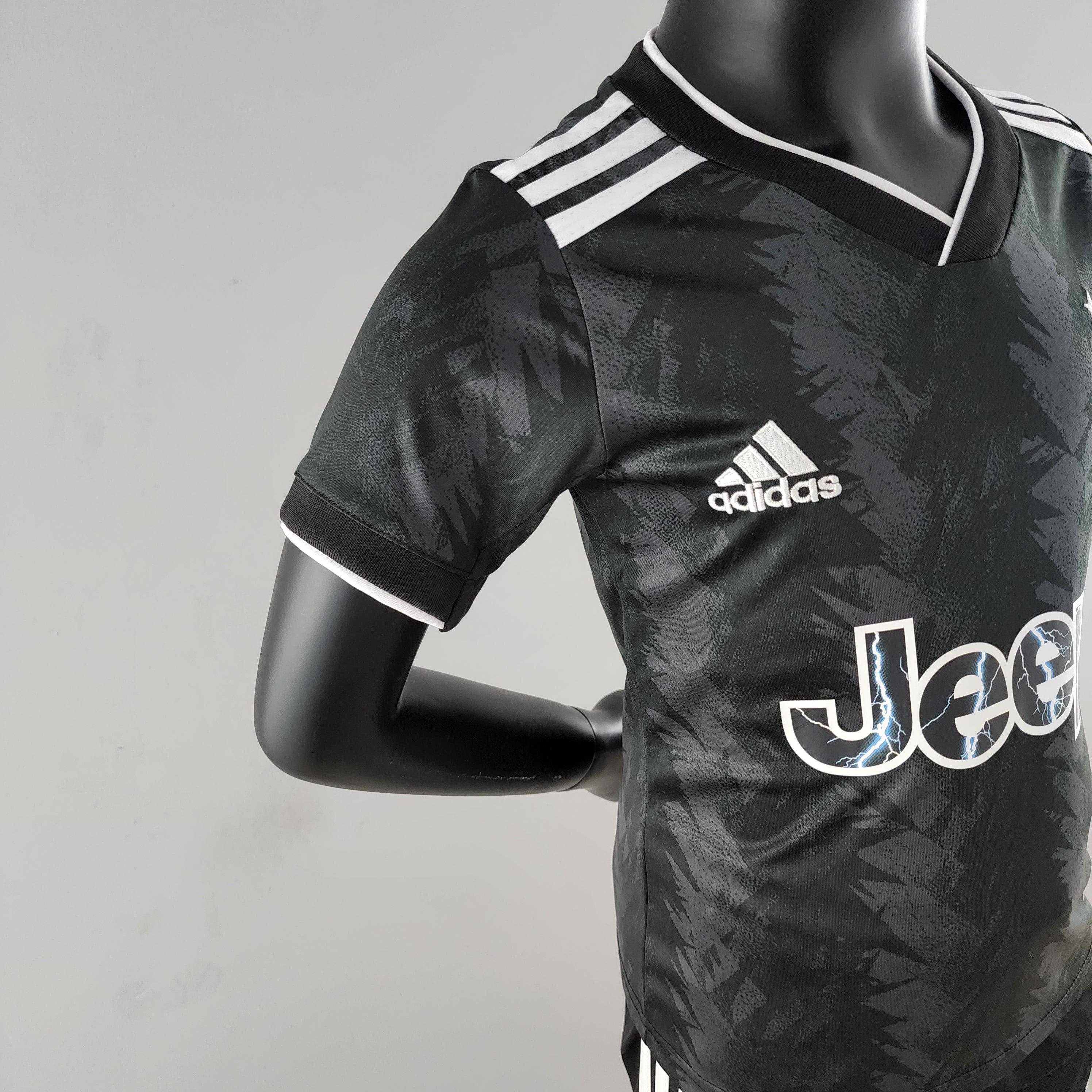 Kit Infantil Juventus II 22/23 Adidas - Preto e Branco - Loja da Seven Oficial