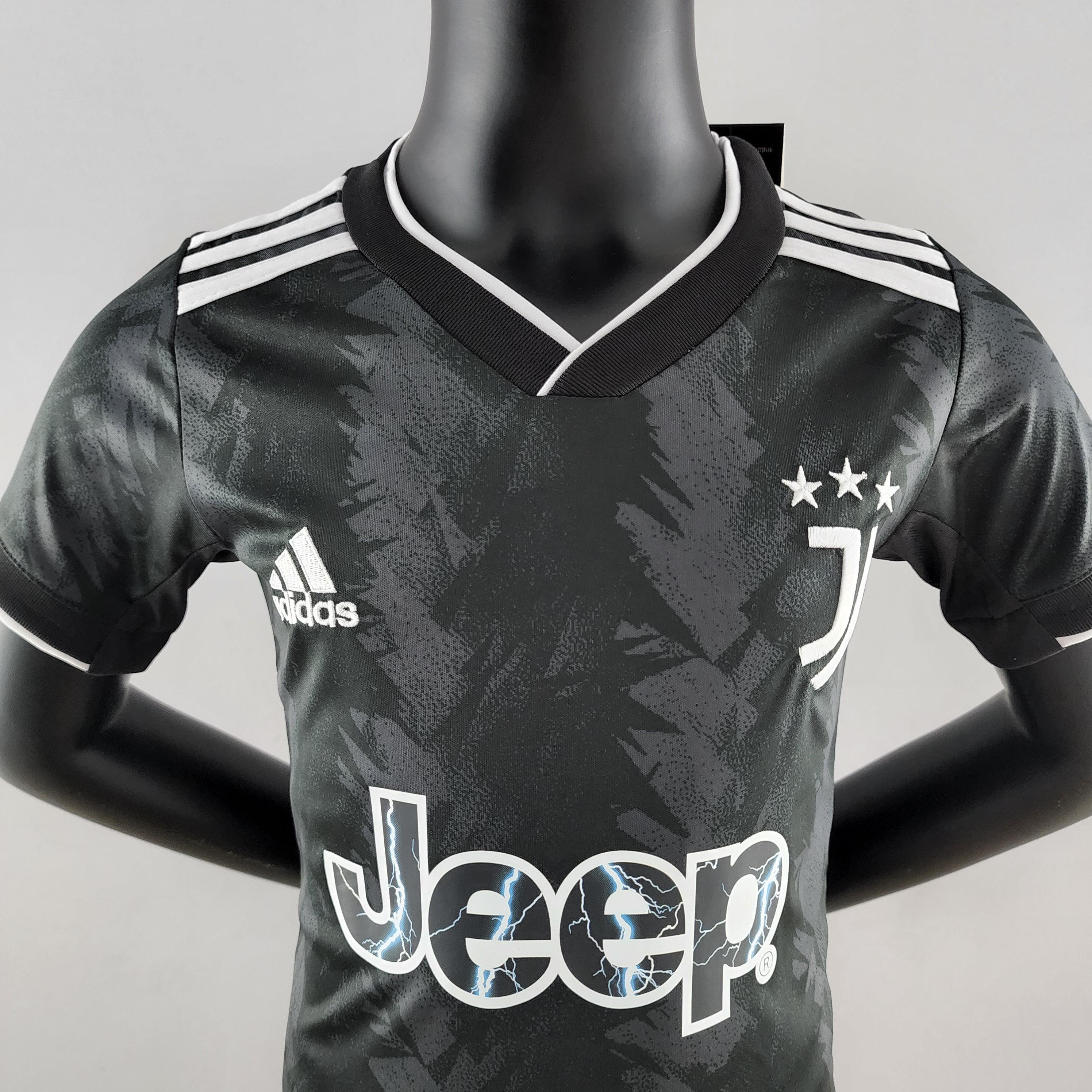 Kit Infantil Juventus II 22/23 Adidas - Preto e Branco - Loja da Seven Oficial