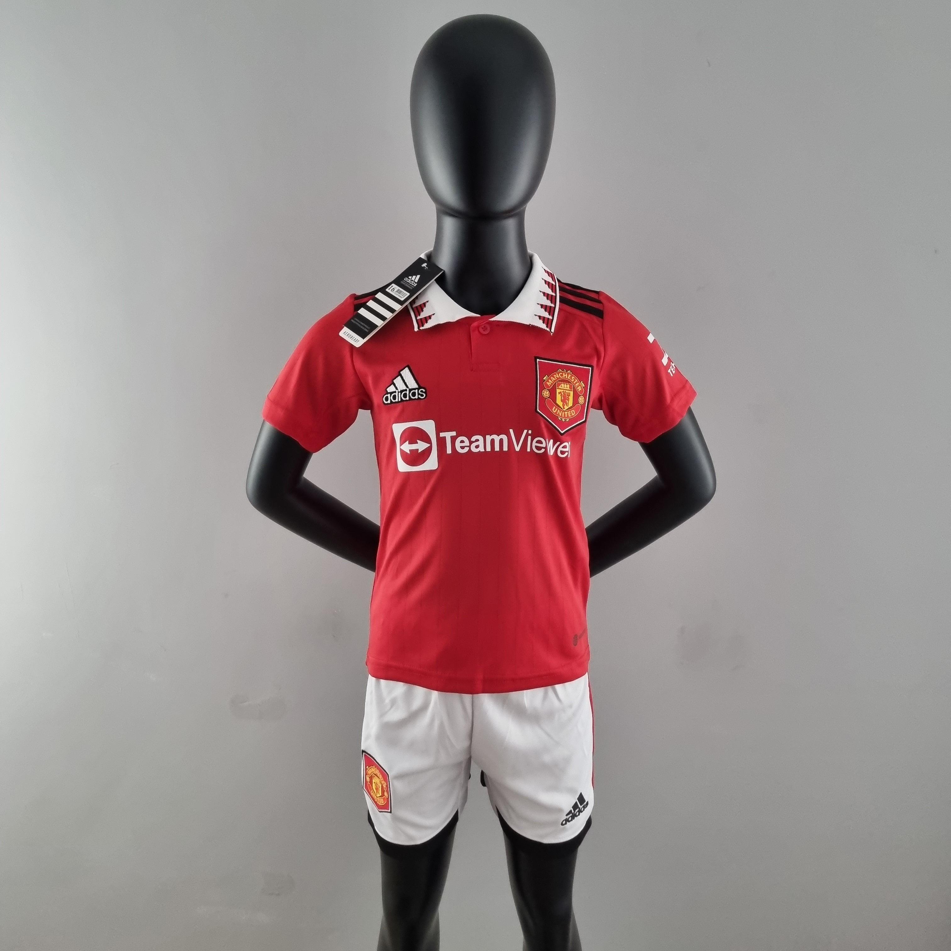 Kit Infantil Manchester United 22/23 Adidas - Vermelho - Loja da Seven Oficial