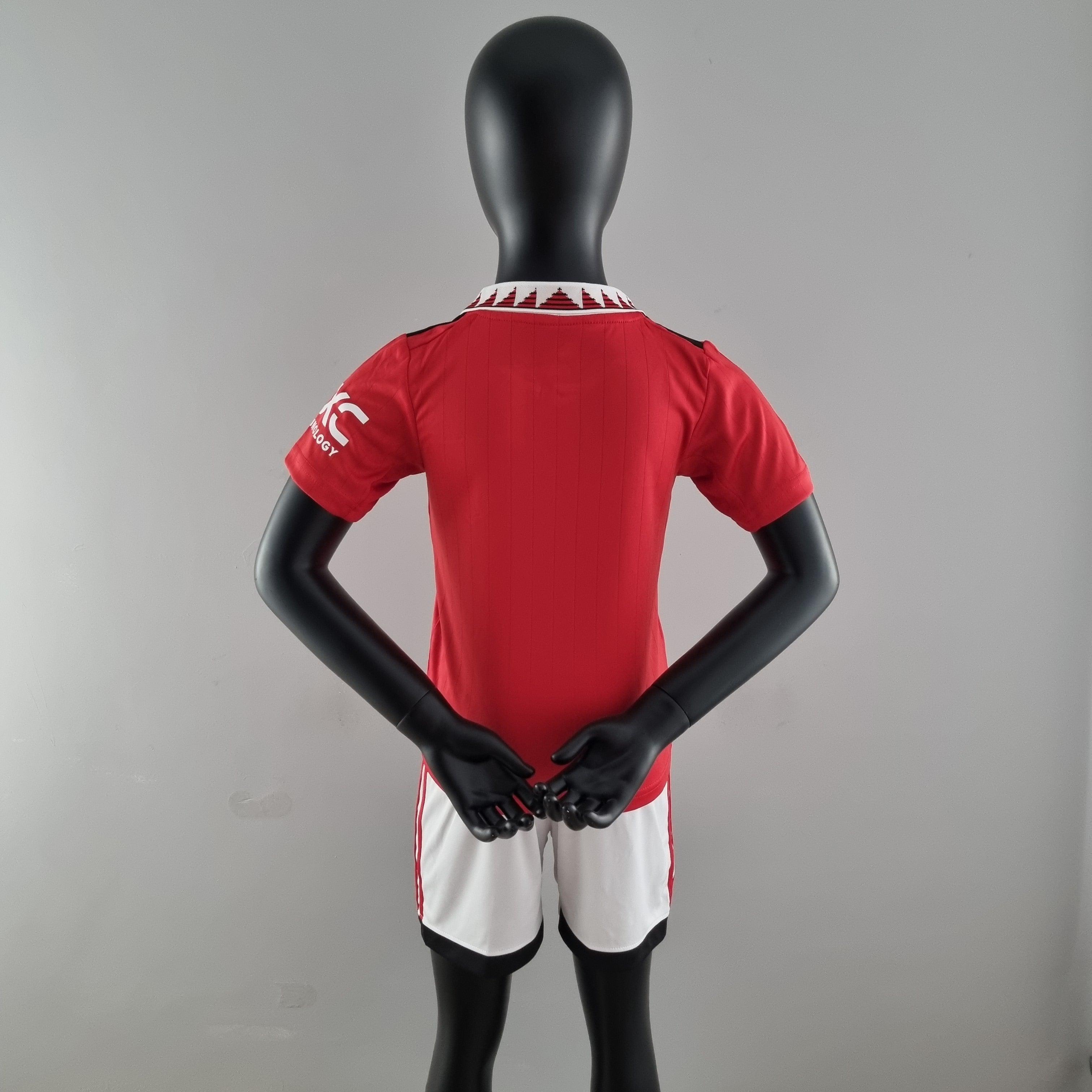 Kit Infantil Manchester United 22/23 Adidas - Vermelho - Loja da Seven Oficial