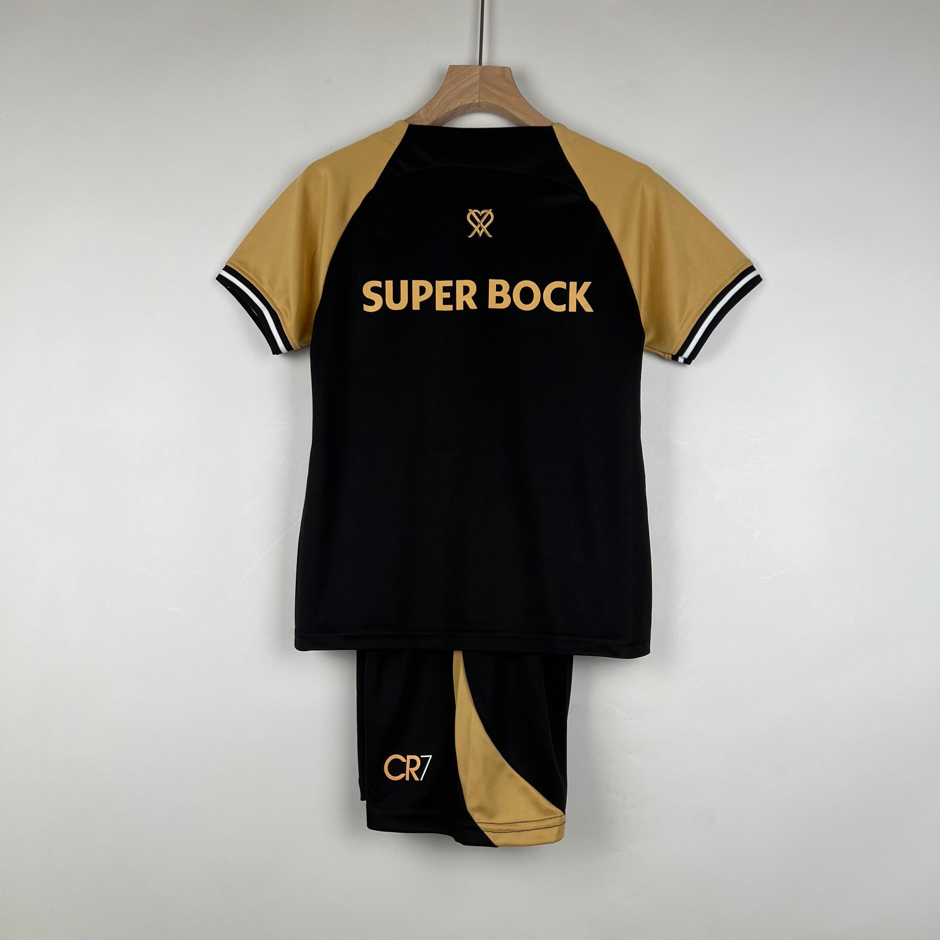 Kit Infantil Sporting III 23/24 CR7 - Preto e Dourado - Loja da Seven Oficial